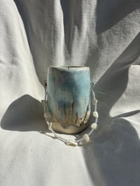 Image 3 of to go cup with handle
