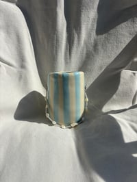 Image 4 of to go cup with handle