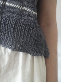 Image 5 of hand-knitted recycled cotton TOP // sleeveless, short, wide, available in various colors / sizes