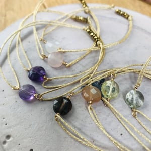 Image of Bracelet AURORE - fil doré ajustable