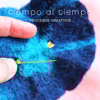 Image 5 of Broche- flor de fieltro de lana