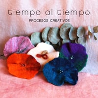 Image 1 of Broche- flor de fieltro de lana