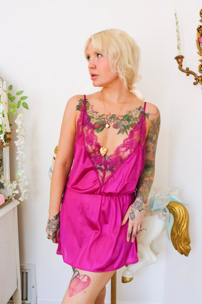 Image of Vintage 1980s Vandemere Babydoll Style Nightgown With Floral Lace (Large)