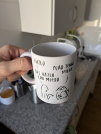 Image 4 of Taza "hazlo con miedo"