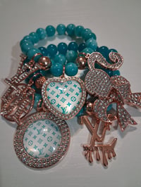 Image 2 of Lv love