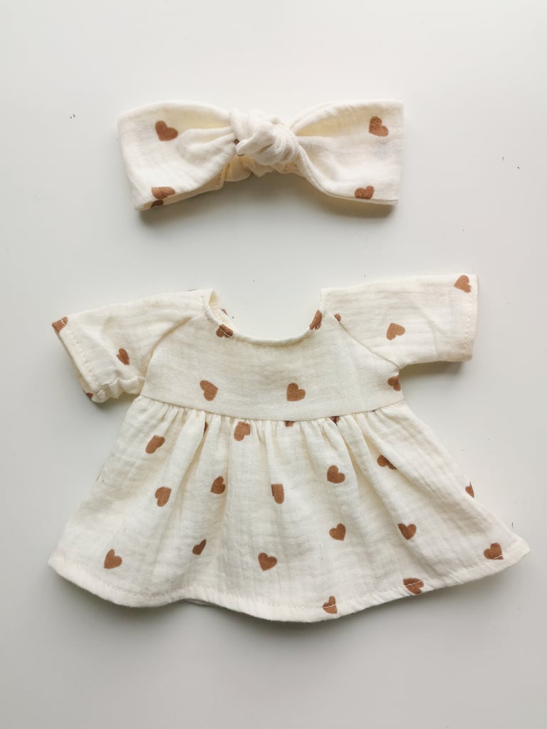 Tenue robe cœurs camel Image 3