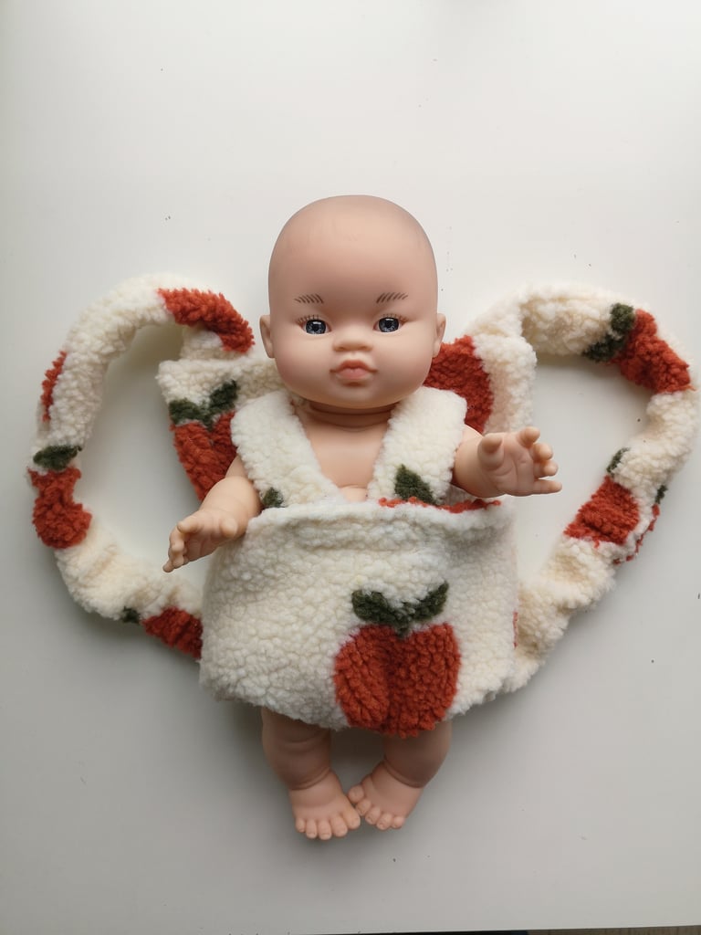 Porte poupon moumoute pommes