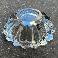 Image 8 of Ancien cendrier en verre moulé Art Déco de Pierre D’Avesn - Vide-poche Art Déco