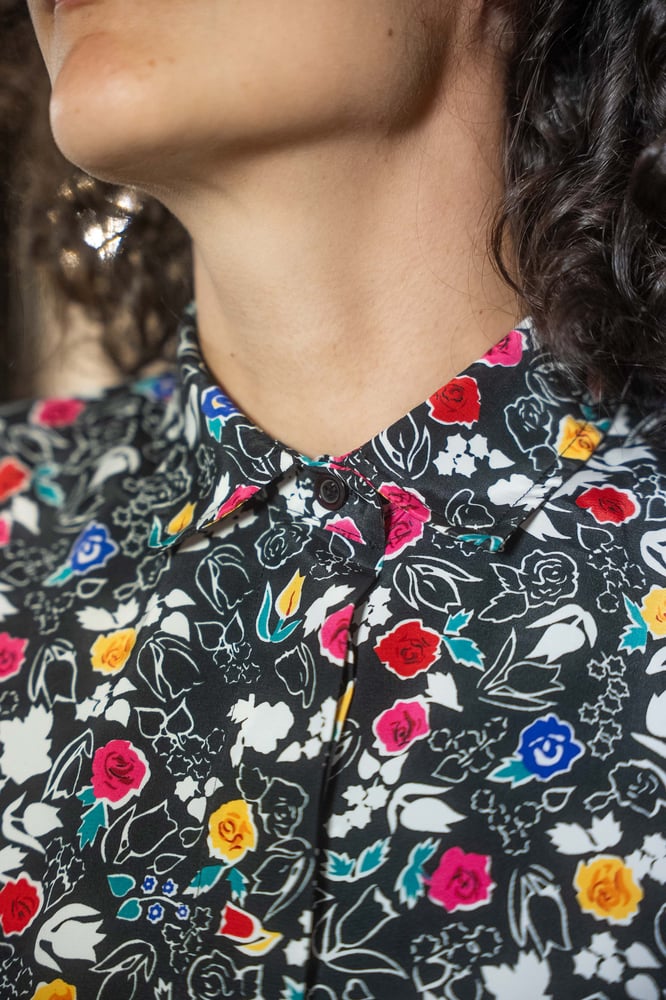 Image of Camicia flowers sfondo nero