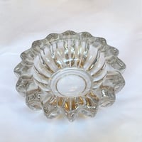 Image 4 of Ancien cendrier en verre moulé Art Déco de Pierre D’Avesn  Vide-poche Art Déco