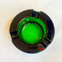 Image 2 of Cendrier rond en verre épais vert vintage des années 1960 