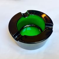 Image 3 of Cendrier rond en verre épais vert vintage des années 1960 