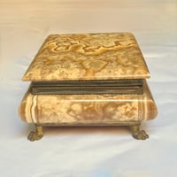 Image 5 of Boîte à bijoux en marbre onyx et pied pattes de lion en bronze de style XIXe - vintage 1970s