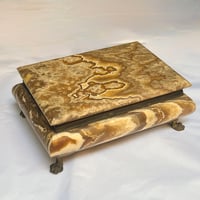 Image 4 of Boîte à bijoux en marbre onyx et pied pattes de lion en bronze de style XIXe - vintage 1970s