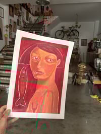 Image 2 of MUJER CON PEZ