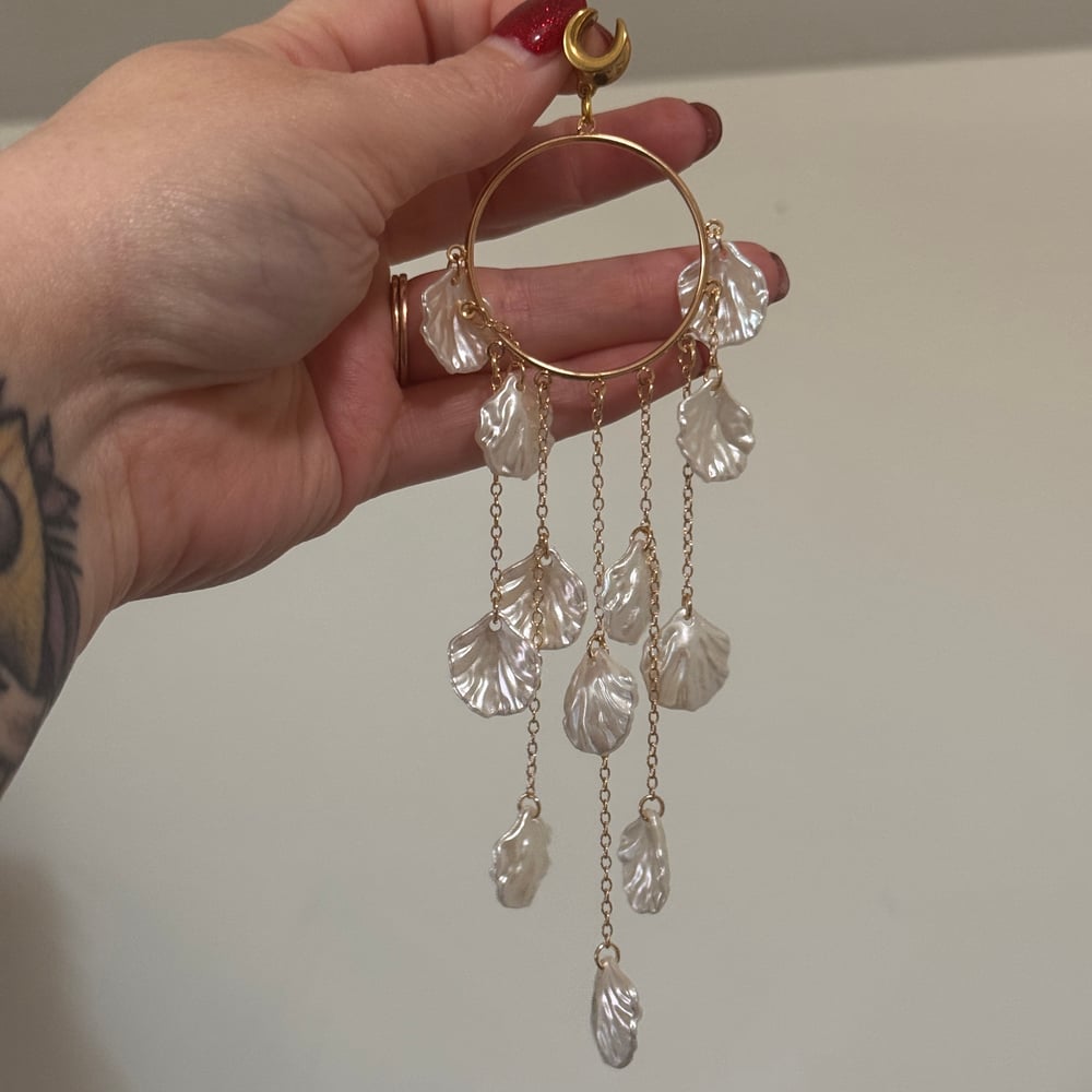 Image of Seashell Hoop Dangles (sizes 4g-2")