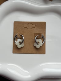 Image 1 of White Flower Huggies Stainless Steel