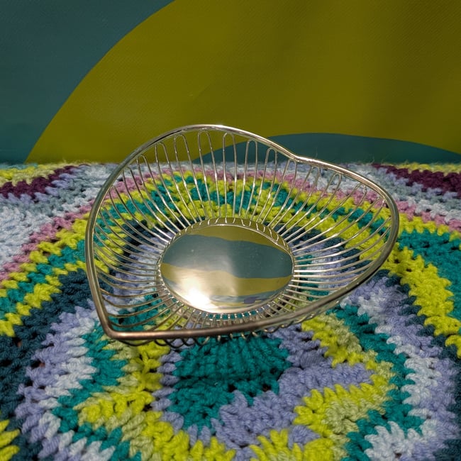 Vntg International Silver Company Silver-plated Heart Shaped Wire Basket IOB