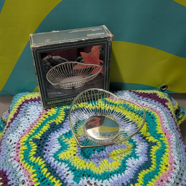 Vntg International Silver Company Silver-plated Heart Shaped Wire Basket IOB