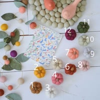 Image 3 of Citrouille en laine feutrée