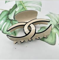 Classy Cream CC Hair Clamp