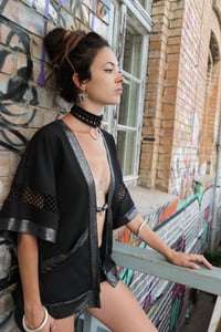 Image 3 of KIMONO HAKUTO | BLACK AND SILVER VERSION