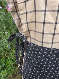 Image 7 of Cotton Kitchen Smock-Apron in Tan & Black