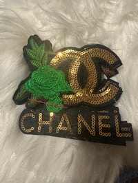 Chanel w/green flower
