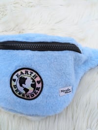 Image 3 of Earth Defender - Mid-Size 