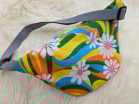 Image 3 of Catching Feelings - Mid-Size 