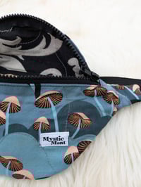 Image 3 of Slippery People - Mid-Size 