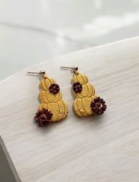 Image 2 of Trio Stacked Pumpkins