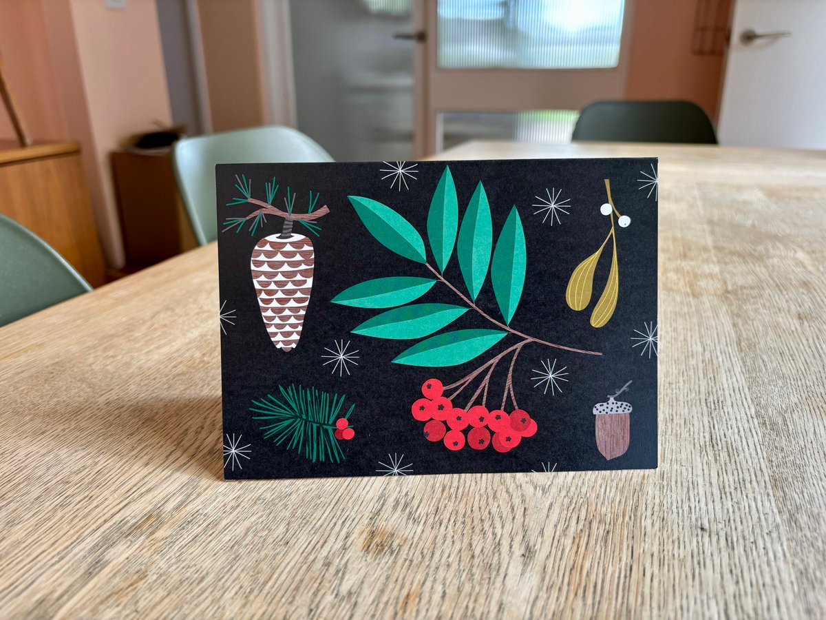 Christmas Pine Cone & Berries/ Scandi Fox scenic