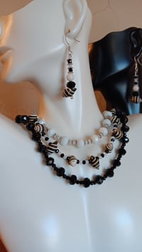 Image 4 of BEEHIVE SHELL STRAND W/BLACK AND WHITE BEADS 