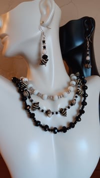 Image 8 of BEEHIVE SHELL STRAND W/BLACK AND WHITE BEADS 