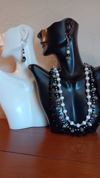 Image 3 of BEEHIVE SHELL STRAND W/BLACK AND WHITE BEADS 