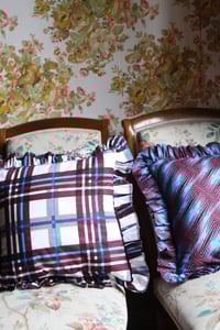 Image 2 of Coussin Marcel carreaux 