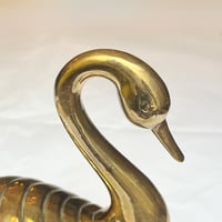 Image 4 of Figurine grand cygne en laiton – Décoration vintage années 70 