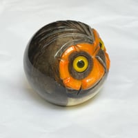 Image 3 of Presse-papier sculpture Hibou ou chouette en albâtre  sculptée à la main . Vintage 1970 