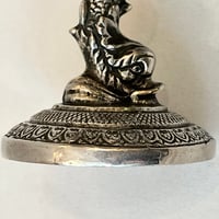 Image 4 of Ancienne salière sur pied avec dauphin et coquillage en bronze argenté fin XIXe 