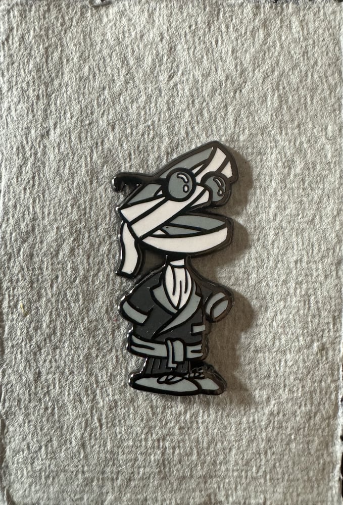 Image of B&W The Invisible Pin