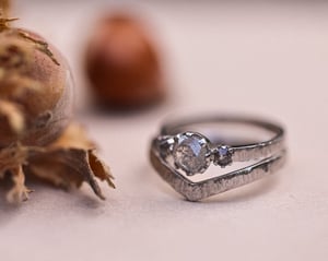 Image of Platinum, 2mm width band, Horn textured wishbone ring