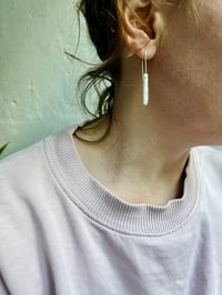 Image 5 of Dezente Ohrringe mit Biwa Perlen