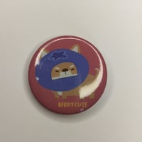 Image 2 of Berry cute mustikka pinssi