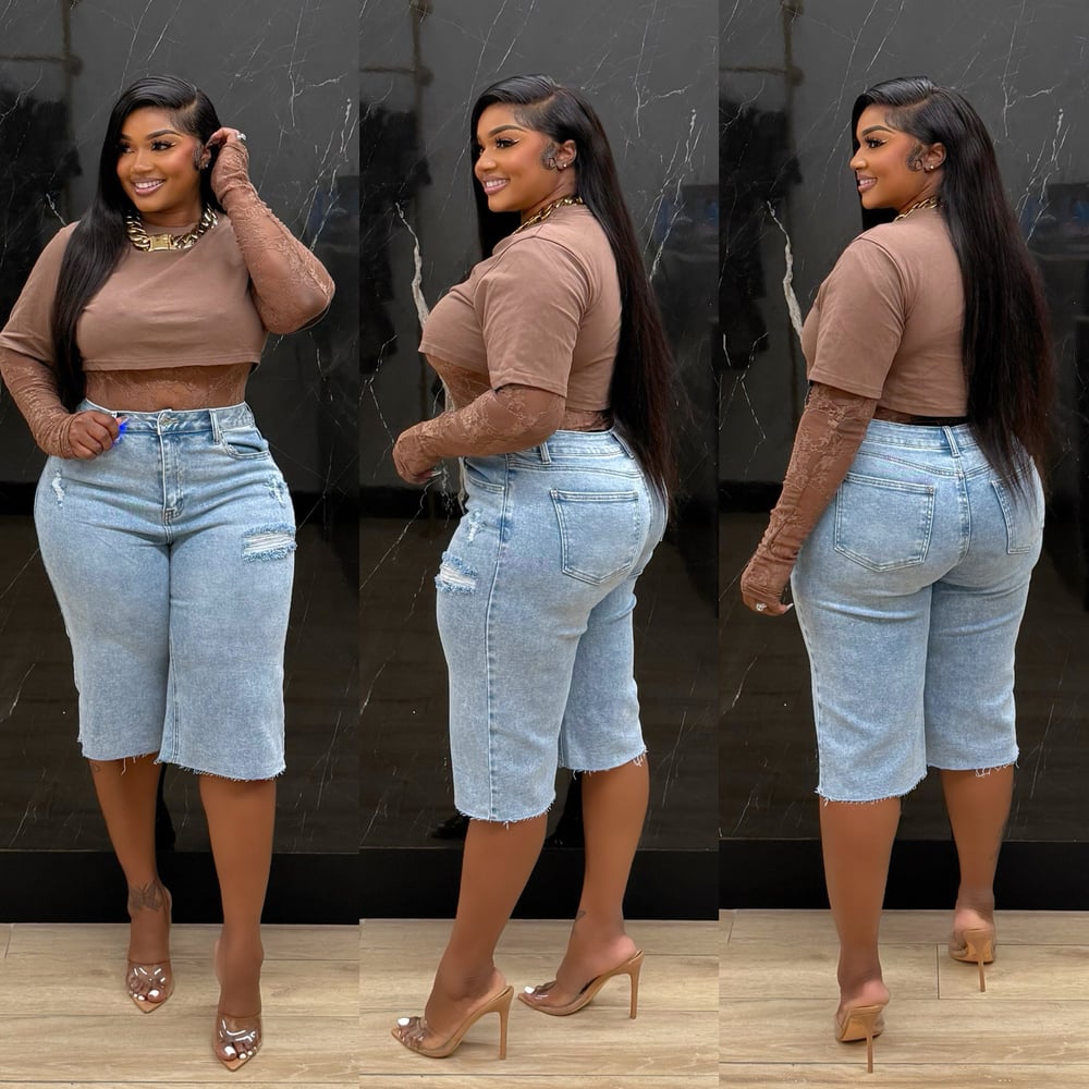 Image of CIARA JORTS-light denim