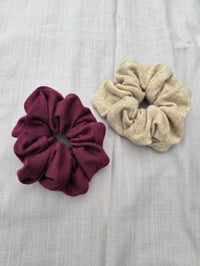 Image 3 of Cashmere Premium Scrunchy Set - Burgundy & Cream 