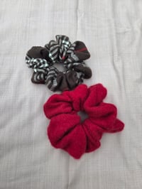 Image 3 of Cashmere Premium Scrunchy Set in Red & Brown Plaid