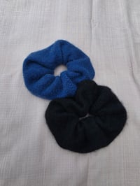 Image 3 of Petite Cashmere Scrunchie Set - Blue & Black