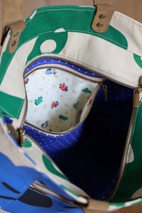 Image 4 of Popping Blue Flower Pebble Tote