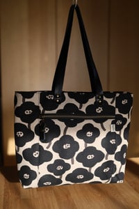 Image 1 of Black Beauty Pebble Tote